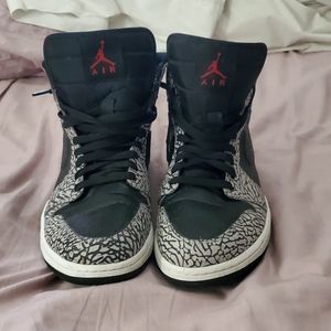 Jordan 1 retro un-supreme used 2 times size 13